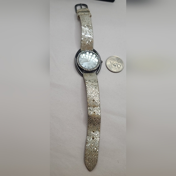 Women's Quartz Sparkly Crystal Accent Watch - Picture 4 of 6